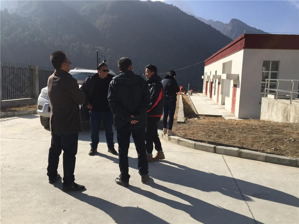 日喀則市環(huán)保督導組蒞臨吉隆縣污水處理廠檢查并指導工作，我吉隆縣環(huán)保局局長和分管縣長熊等領(lǐng)導陪同